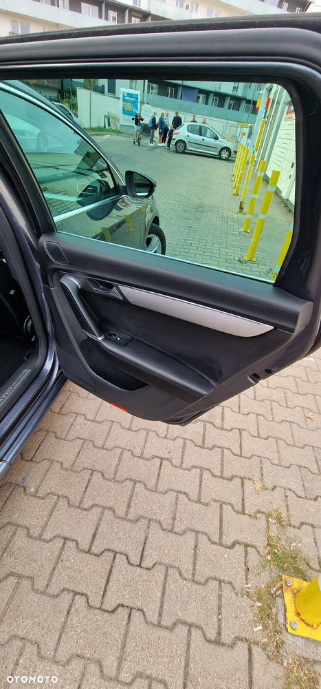 Volkswagen Passat - 37
