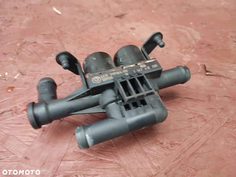 BMW F01 / F01N / F02 / F02N / F04 / F06 / F07 / F07N / F10 / F11 / F10N / F11N / F12 / F13 ORYGINALNY ZAWÓR WODY NAGRZEWNICY / ZAWÓR TERMOSTATYCZNY / ELEKTROZAWÓR O NR.  64 53 9 119 164 OEM W DOBRYM STANIE - 1