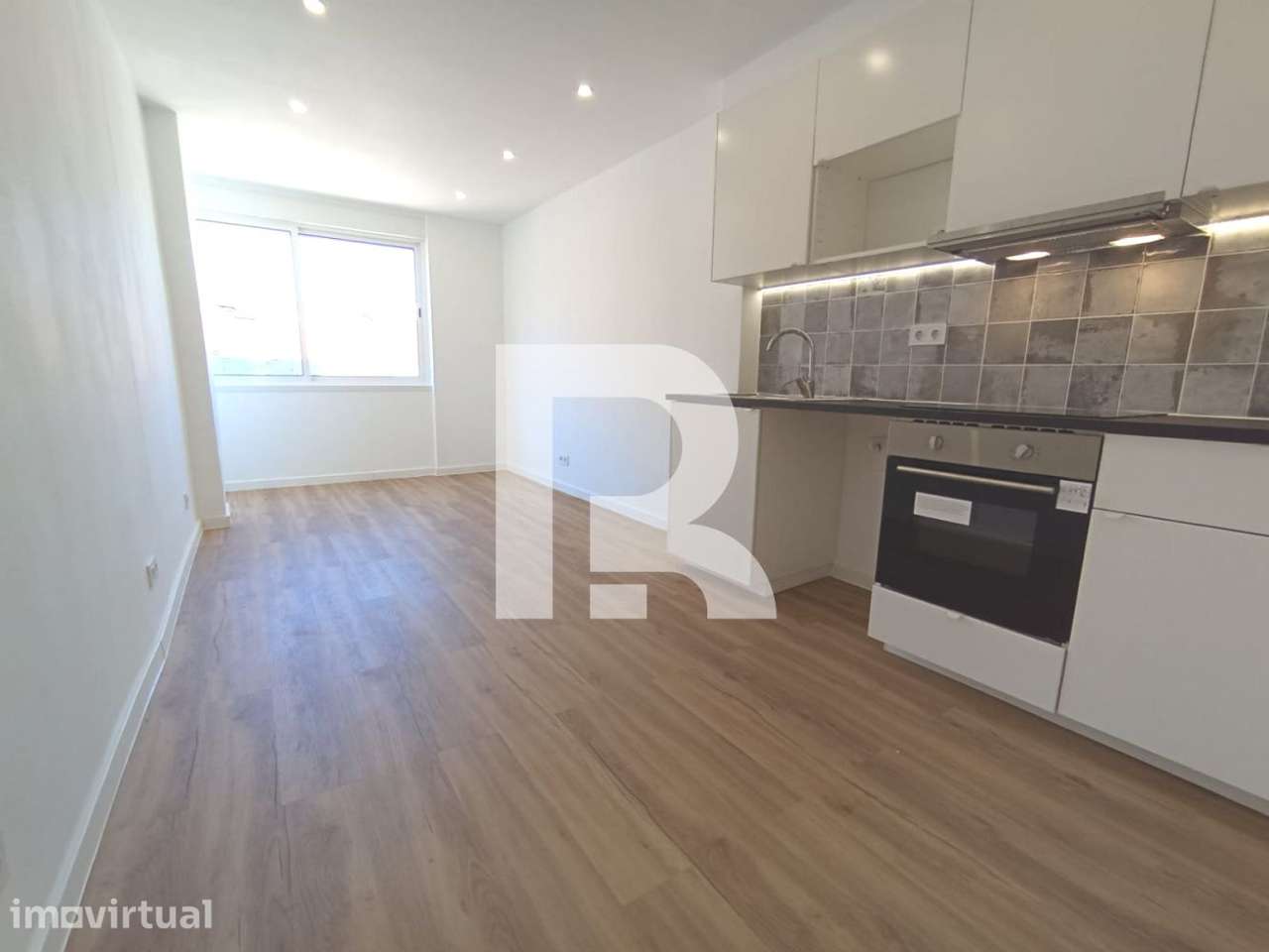 Apartamento T3 totalmente remodelado em Agualva-Cacem - Grande imagem: 2/24