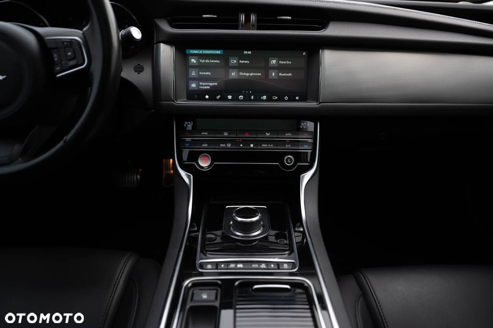 Jaguar XF - 24
