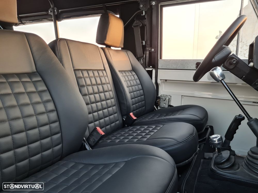 Land Rover Defender - 9