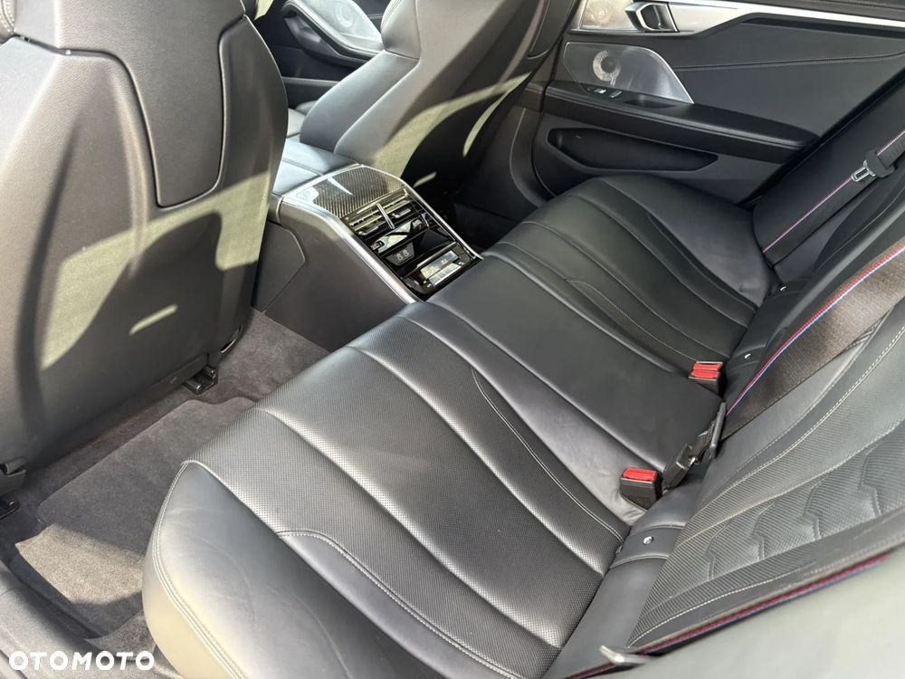 BMW Seria 8 M850i xDrive - 25