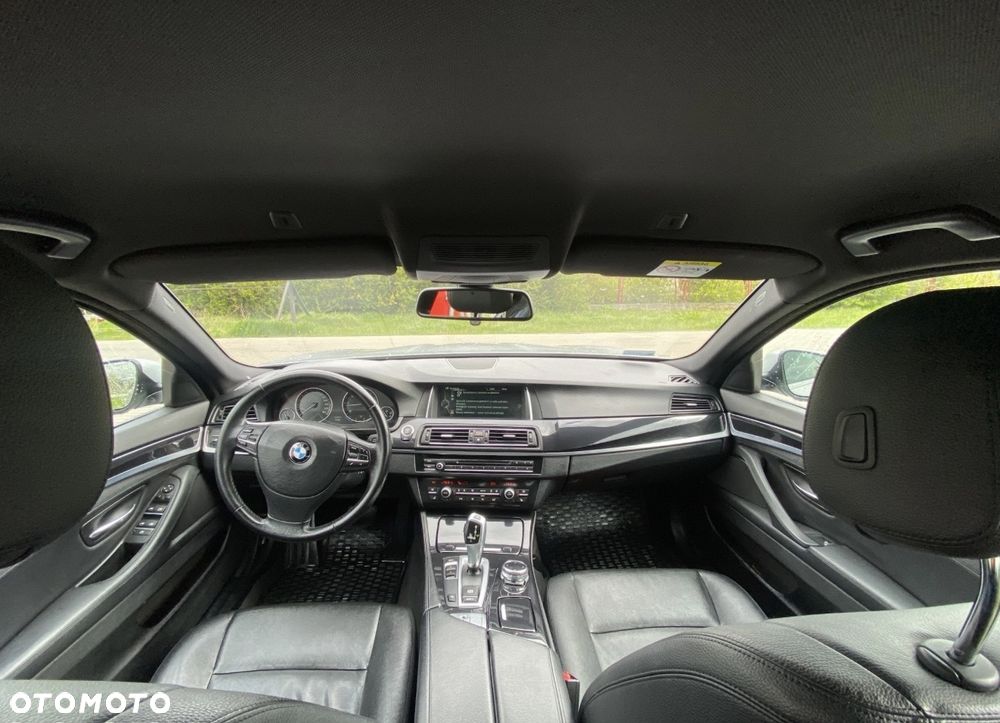 BMW Seria 5 520d xDrive - 13