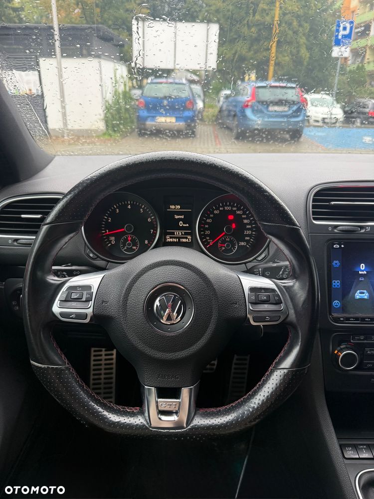 Volkswagen Golf - 6