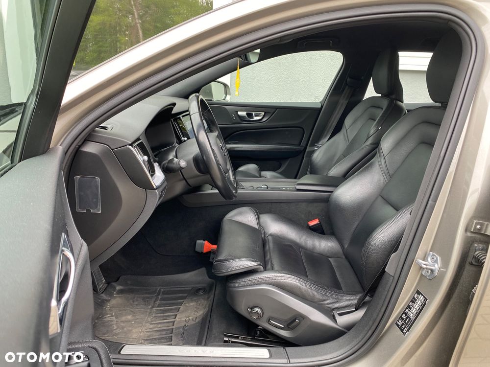 Volvo V60 D4 Geartronic Summum - 25