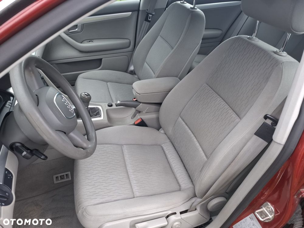 Audi A4 Limousine - 10
