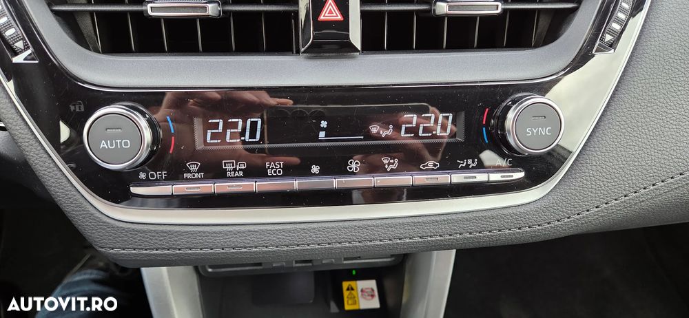 Toyota Corolla Cross - 24