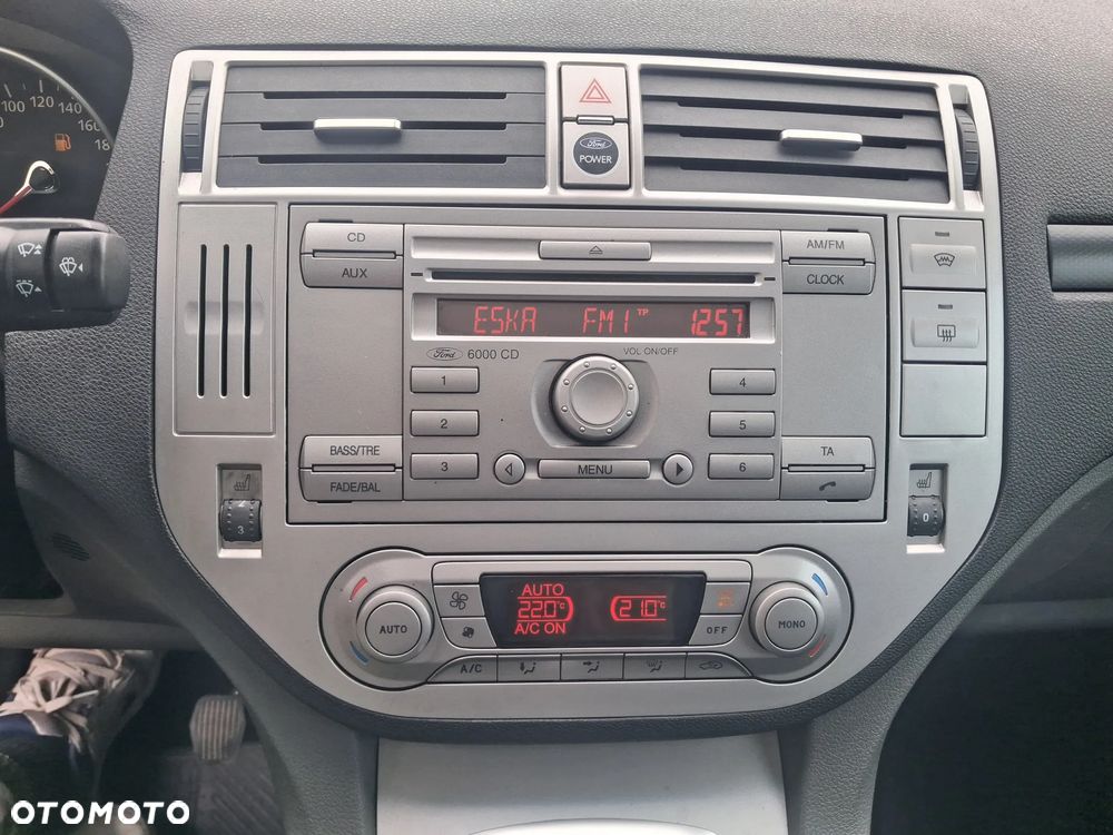 Ford Kuga 2.0 TDCi 2x4 Titanium - 26