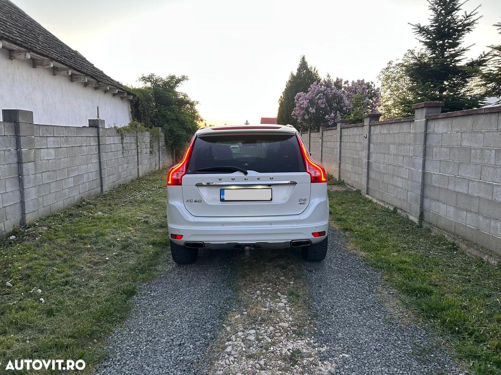 Volvo XC 60 D5 AWD Momentum - 4