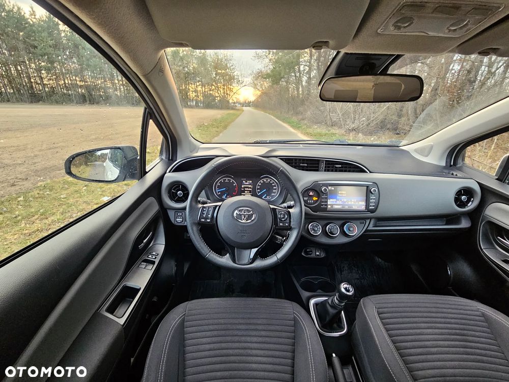 Toyota Yaris 1.5 Premium - 11