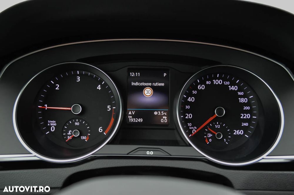 Volkswagen Passat 2.0 TDI SCR DSG Comfortline - 15