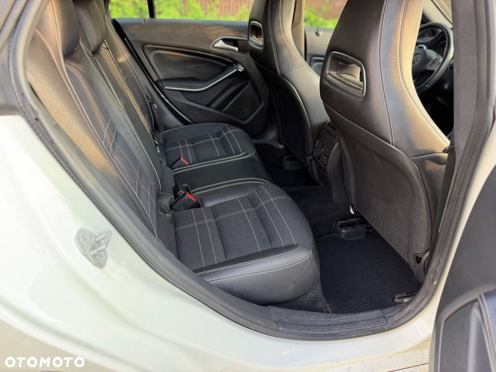 Mercedes-Benz CLA 200 d 7G-DCT - 29