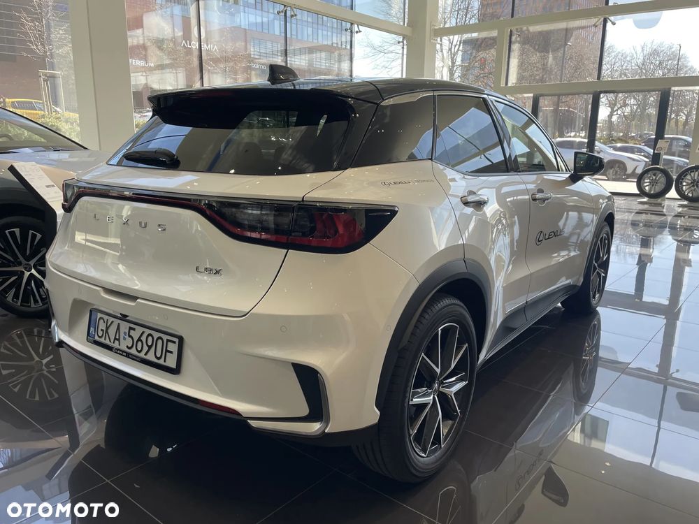 Lexus LBX 1.5 Hybrid Cool - 4