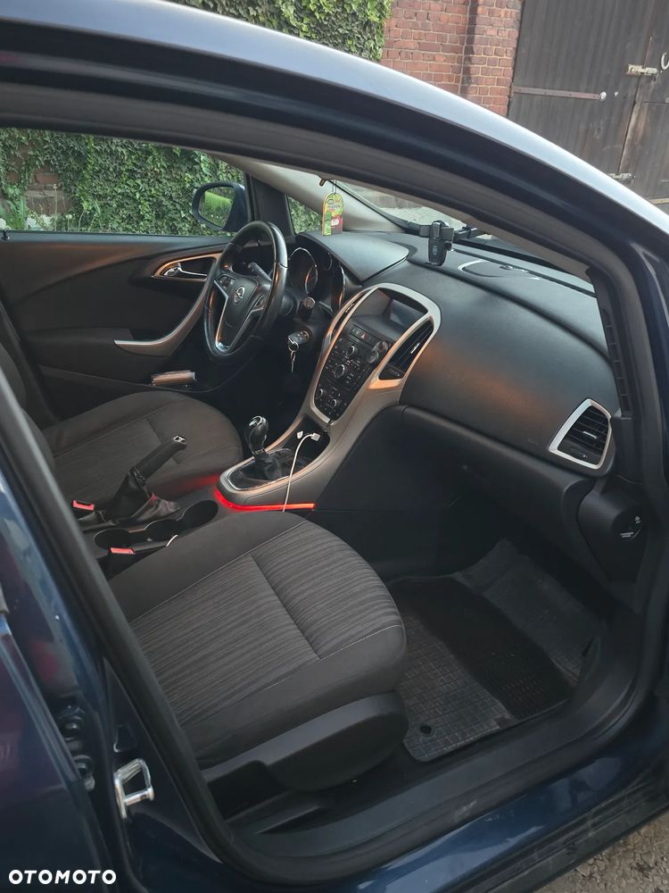 Opel Astra 1.4 - 12