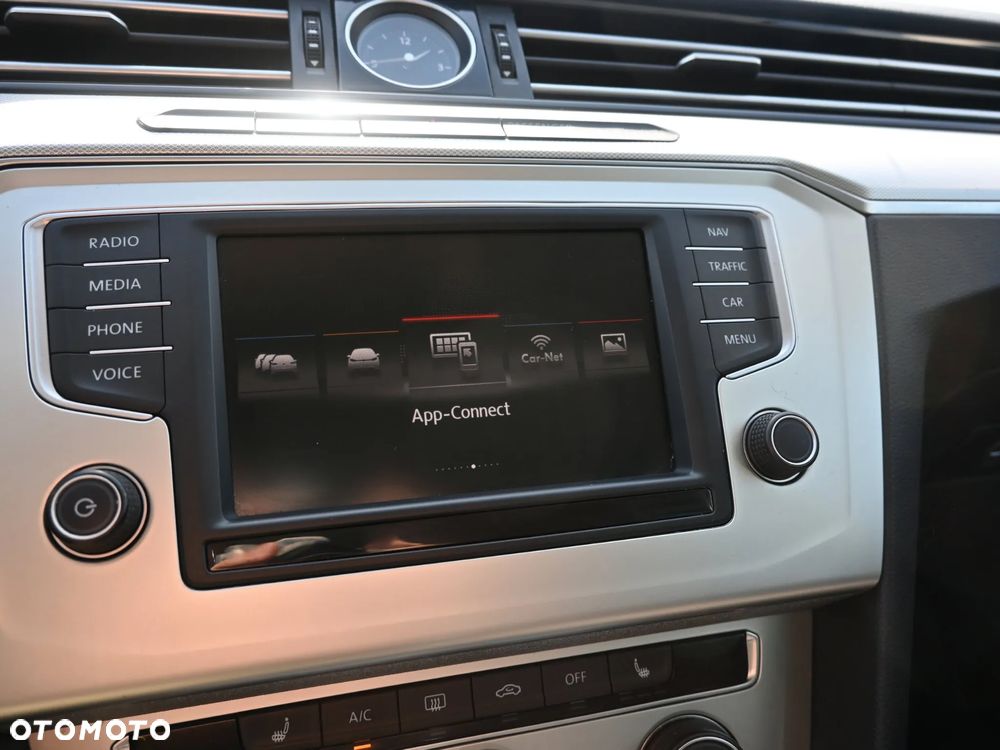 Volkswagen Passat - 27