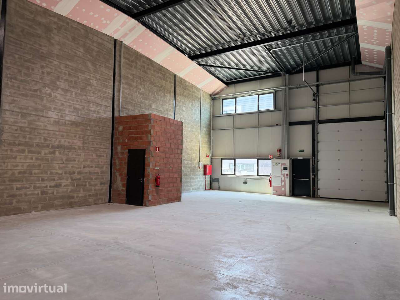 Armazém, 170 m², Alverca do Ribatejo e Sobralinho - Grande imagem: 4/10