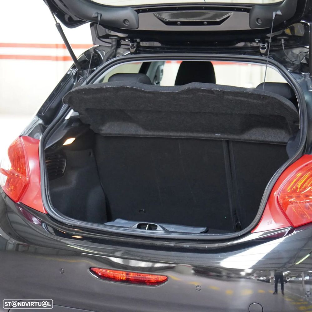 Peugeot 208 1.2 PureTech Style - 48