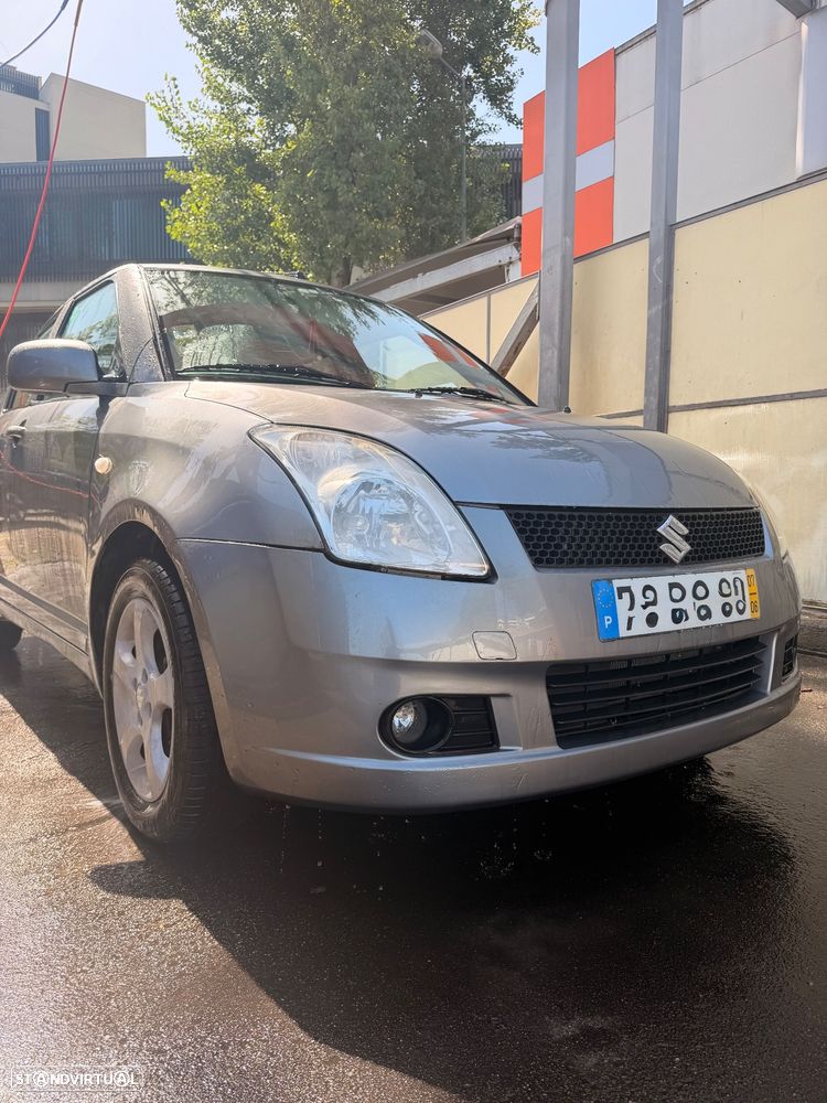 Suzuki Swift 1.3 16V GLX - 1