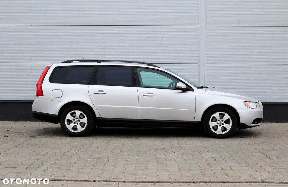 Volvo V70 2.4D Momentum - 8