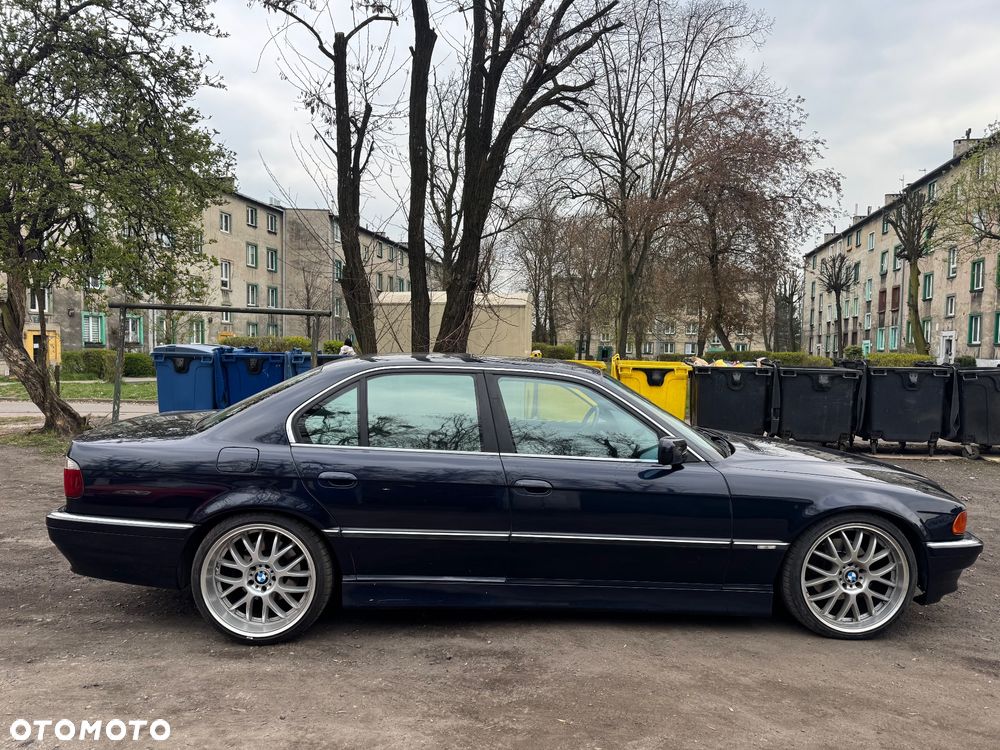 BMW Seria 7 740i - 5