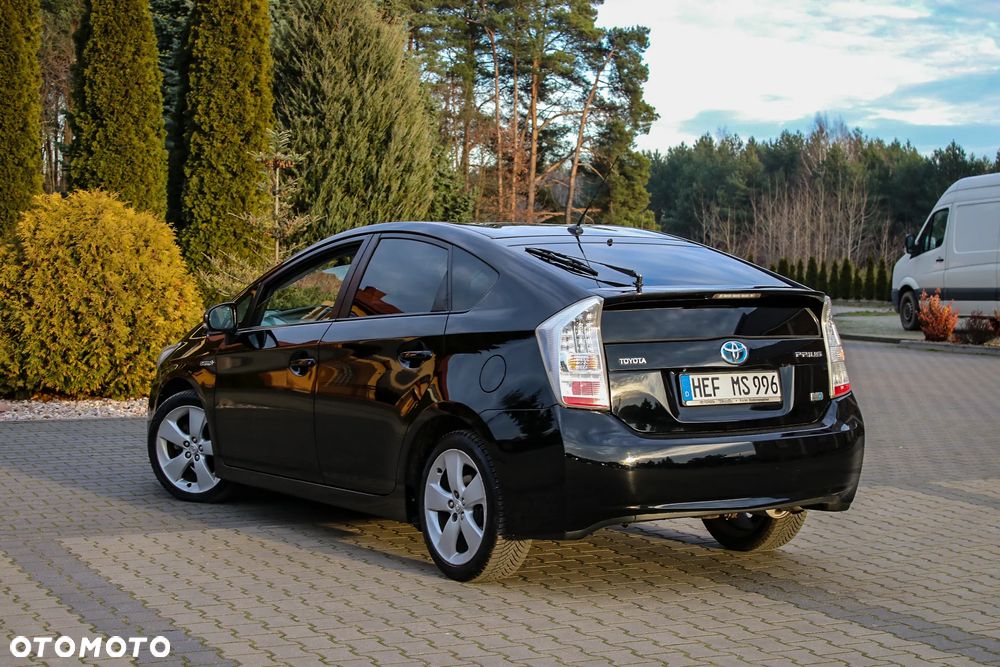 Toyota Prius (Hybrid) Executive - 8
