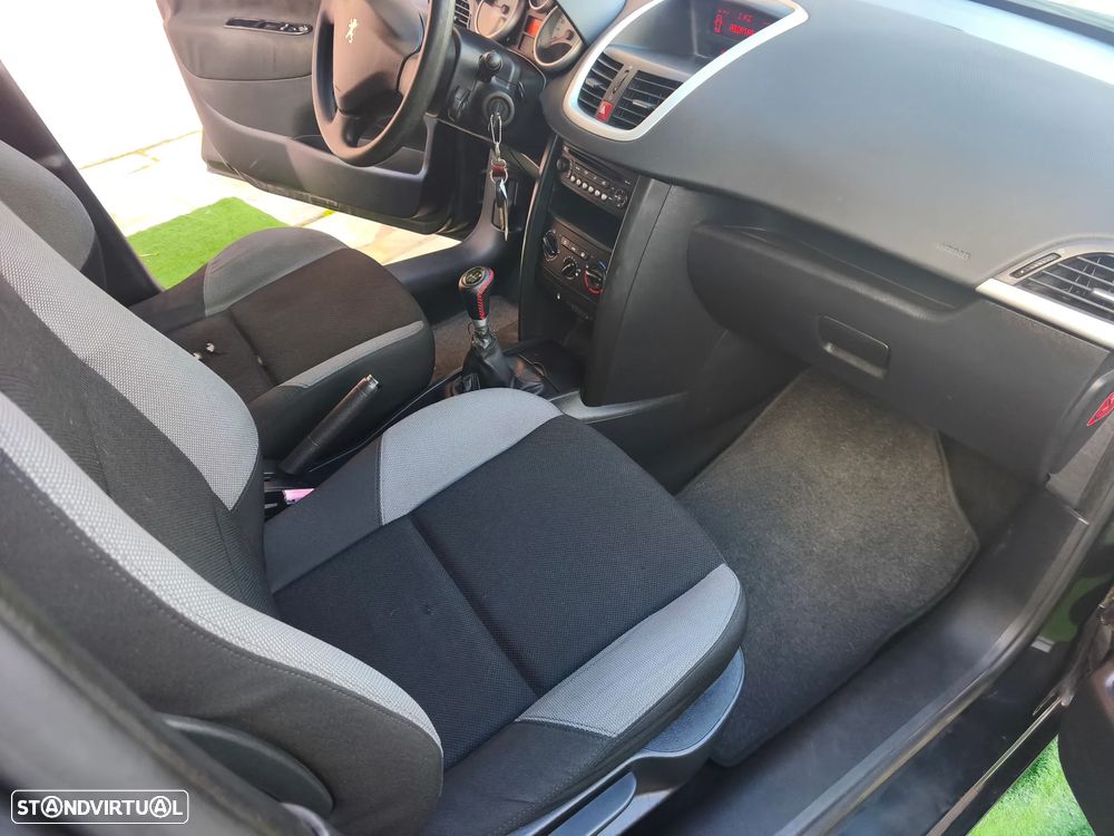 Peugeot 207 SW 1.6 HDi Premium - 12