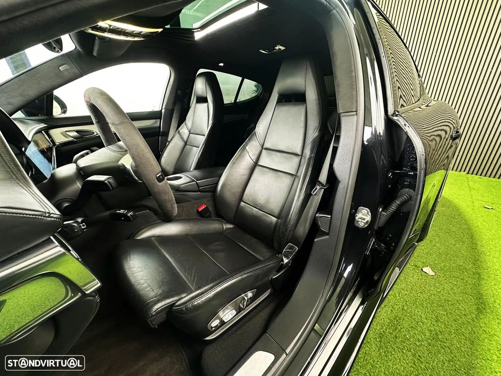 Porsche Panamera Turbo PDK - 17
