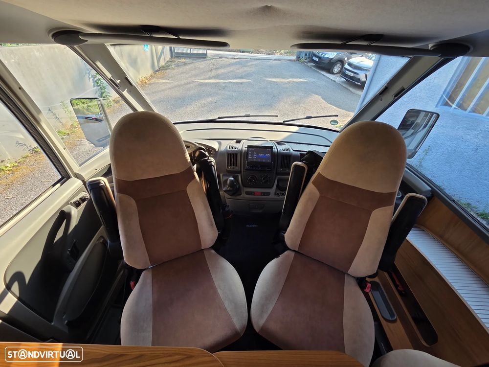 Burstner Aviano 725i cama central - 15