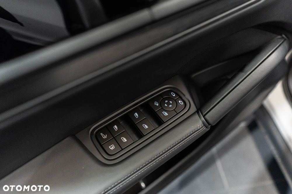 Porsche Cayenne E-Hybrid PHEV Black Edition - 31