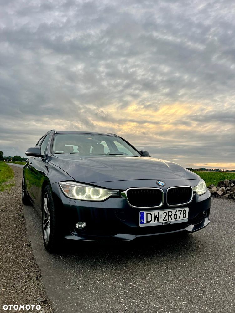 BMW Seria 3 318d xDrive - 10