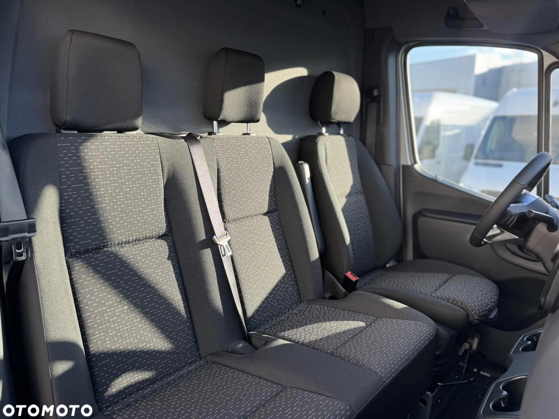 Mercedes-Benz Sprinter - 12
