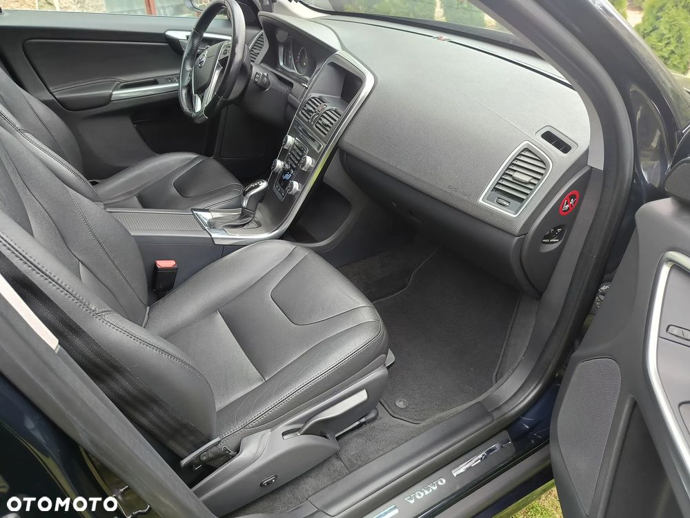 Volvo XC 60 D5 AWD Momentum - 13