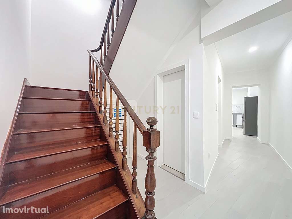 Moradia T5 Renovada no Centro de Ponta Delgada – Conforto, Estilo e Lo - Grande imagem: 5/37