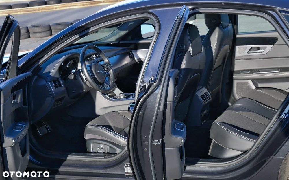 Jaguar XF 20d R-Sport - 20