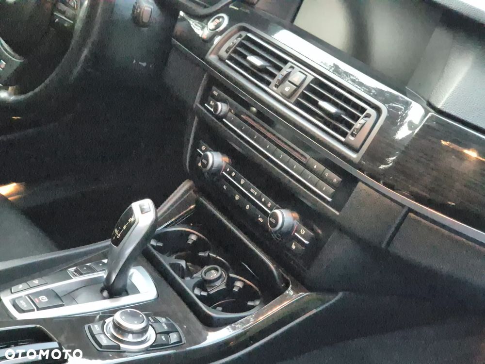BMW Seria 5 525d xDrive - 16