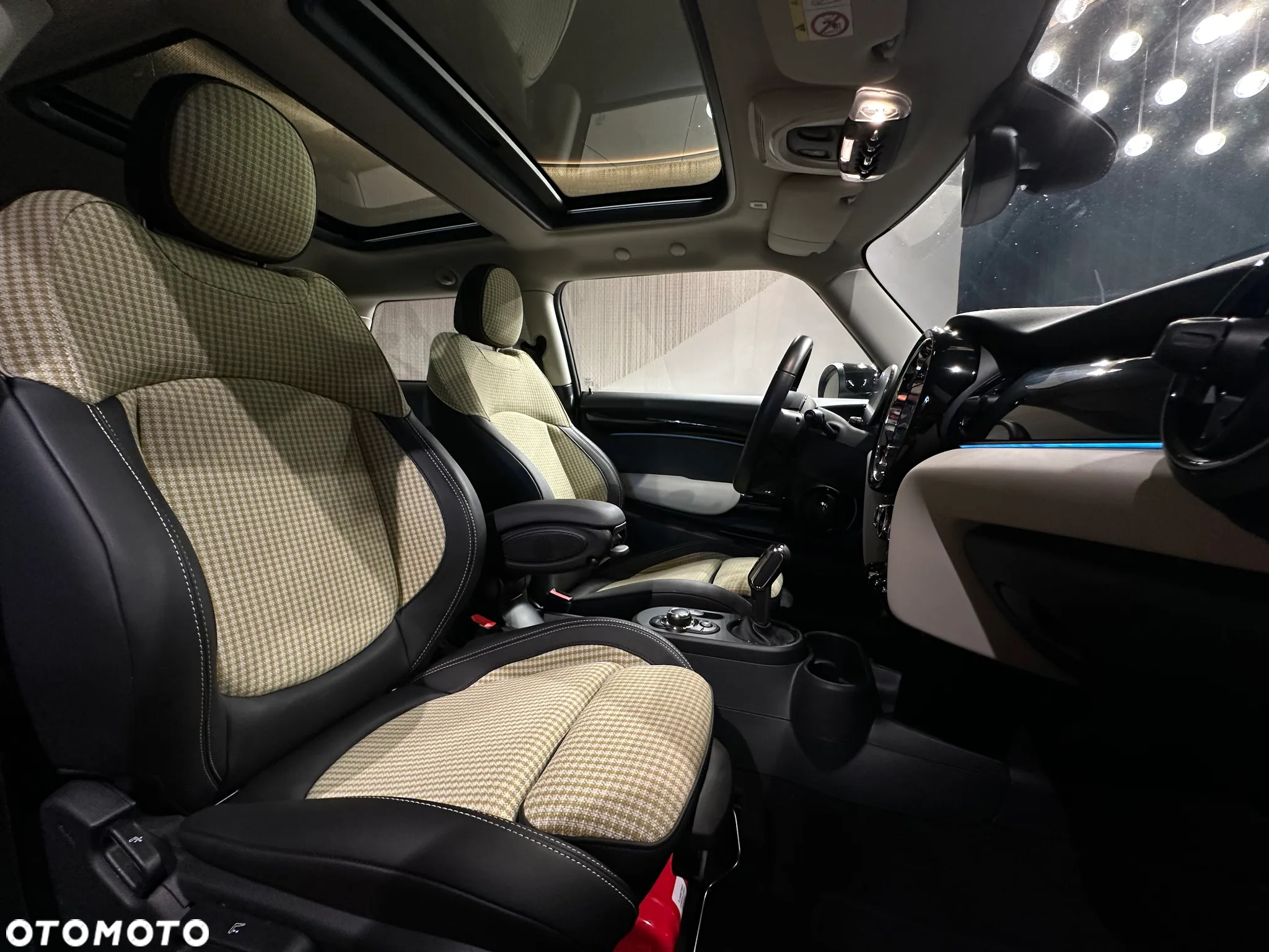 MINI Cooper SE Classic Trim - 6