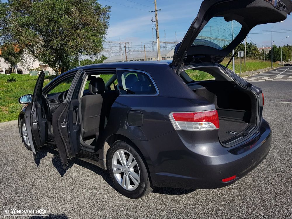Toyota Avensis SW 2.0 D-4D Exclusive - 53