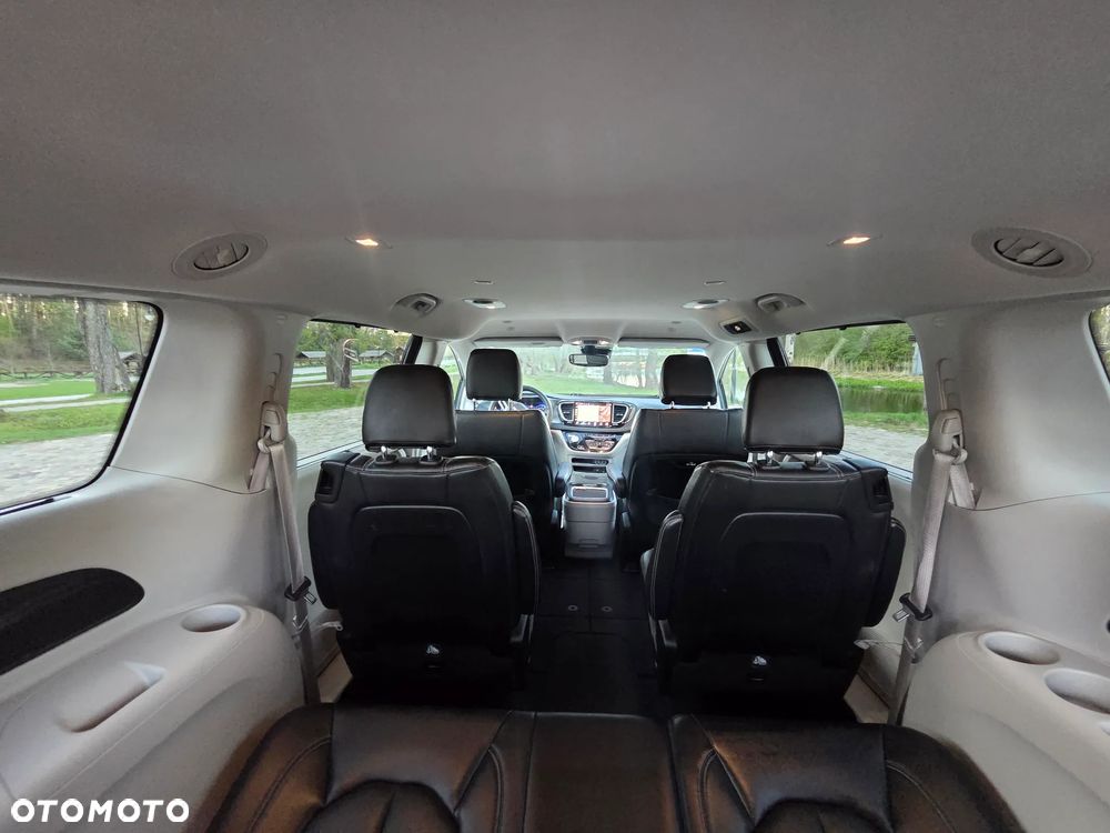 Chrysler Pacifica - 17