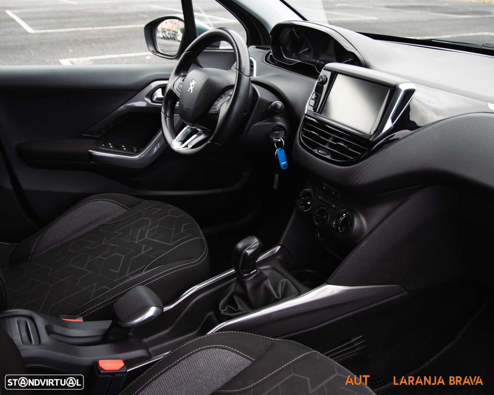 Peugeot 2008 1.2 PureTech Allure - 24