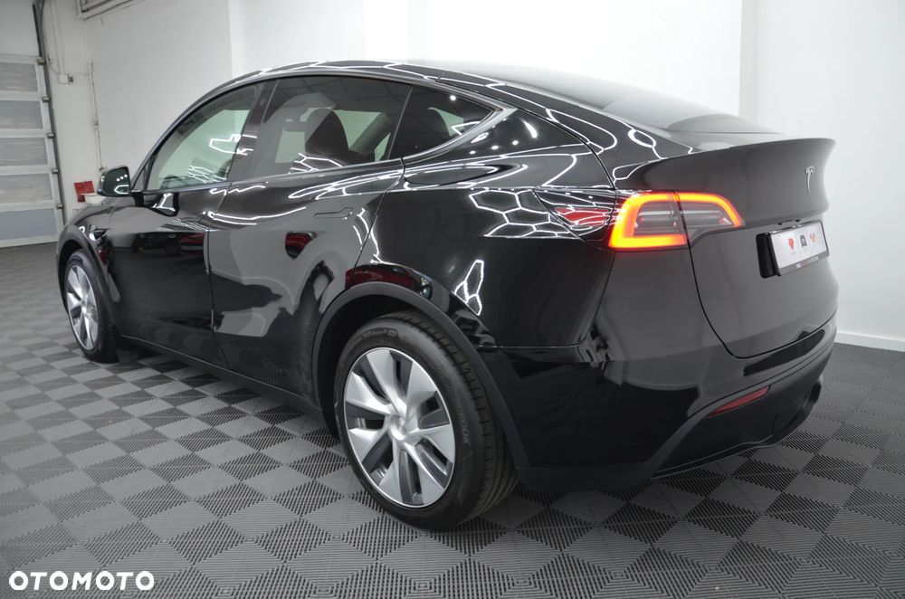 Tesla Model Y Long Range Dual Motor AWD - 6