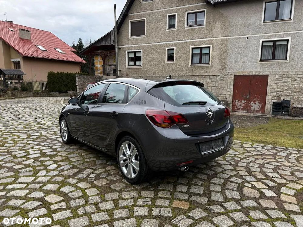 Opel Astra GTC 1.6 Turbo Edition - 25