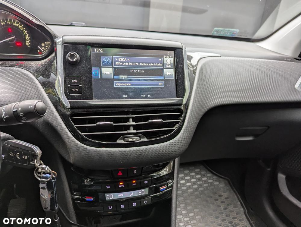 Peugeot 208 2015
