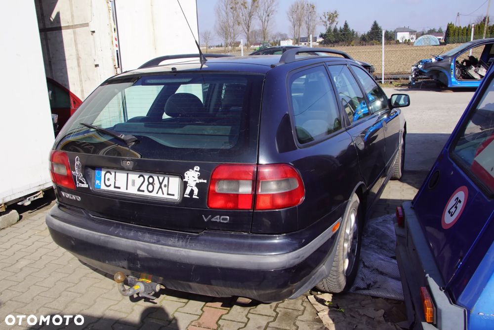 Auto na części - Volvo V40 I Lift 1.9 Di 95 KM D4192T2 M5D 332 2000R Silnik Skrzynia Drzwi Maska Klapa Zderzak Błotnik Lampa Klamka Szyba Lusterko Deska Kokpit Sterownik Moduł Czujnik Licznik Panel Kierownica - 7