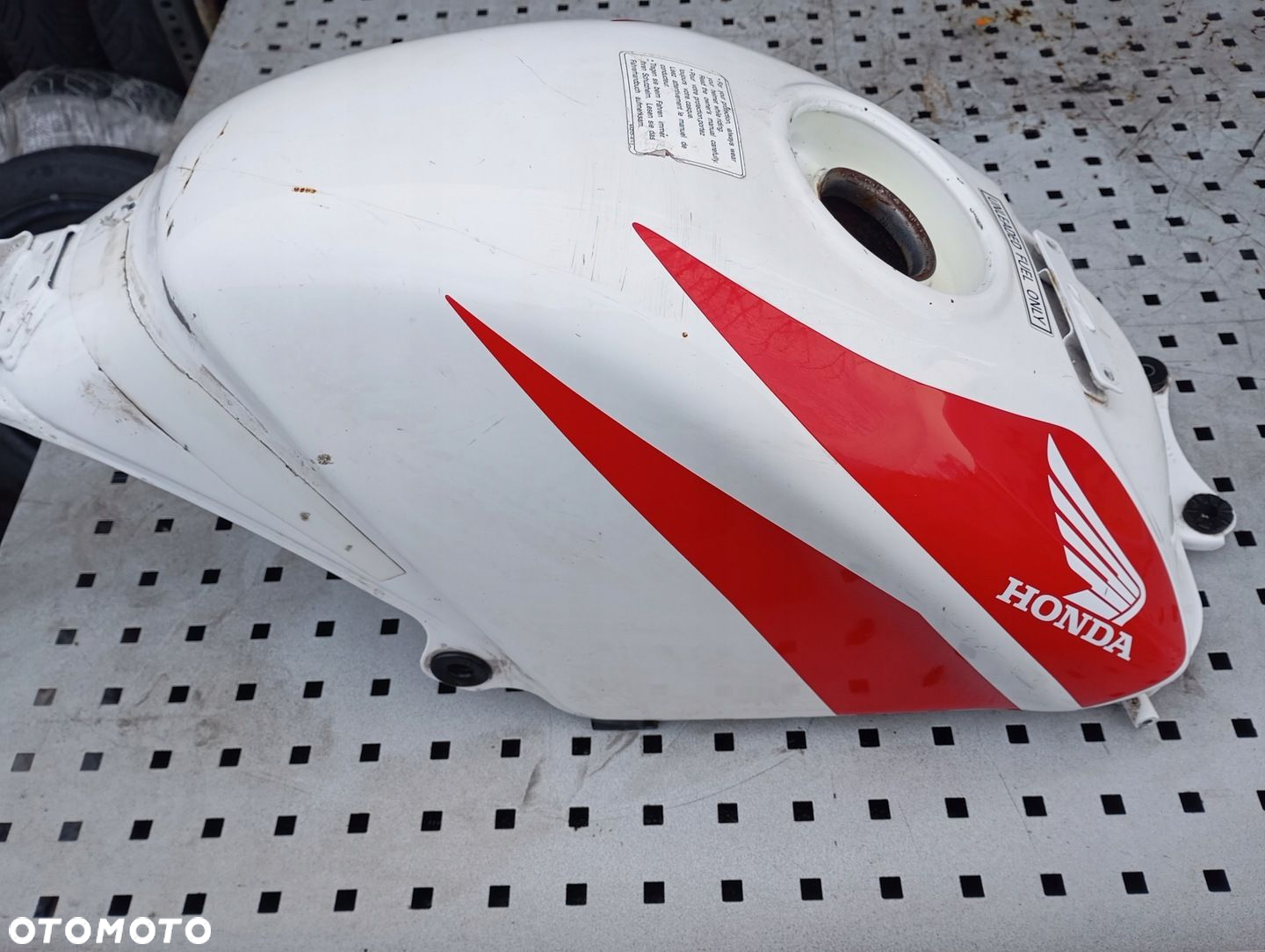 Zbiornik paliwa bak Honda CBR 125 R - 4
