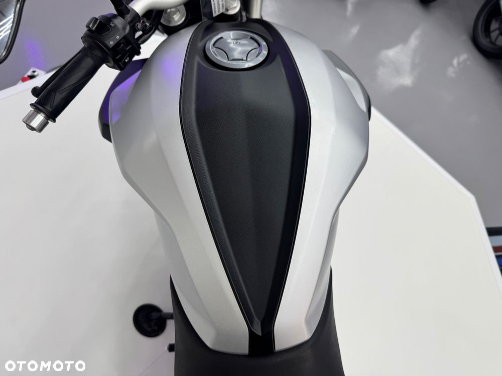 Yamaha MT - 22