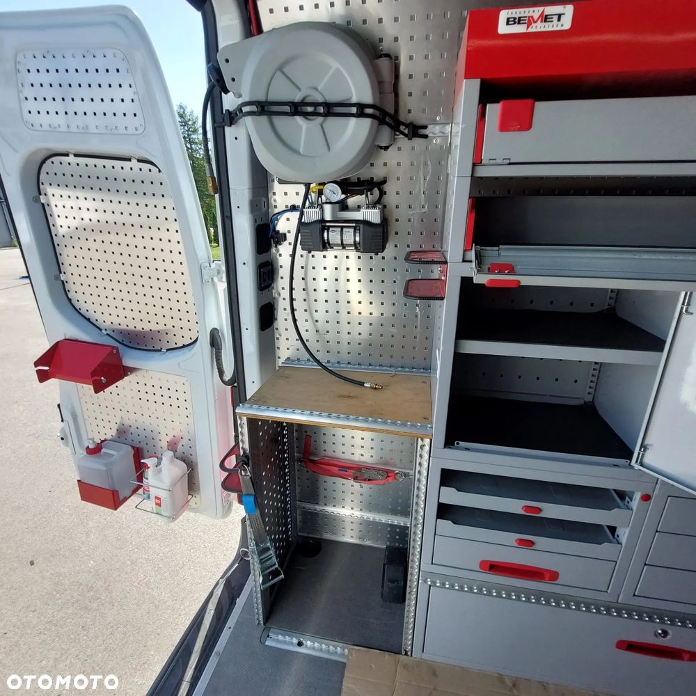 Mercedes-Benz Sprinter - 13
