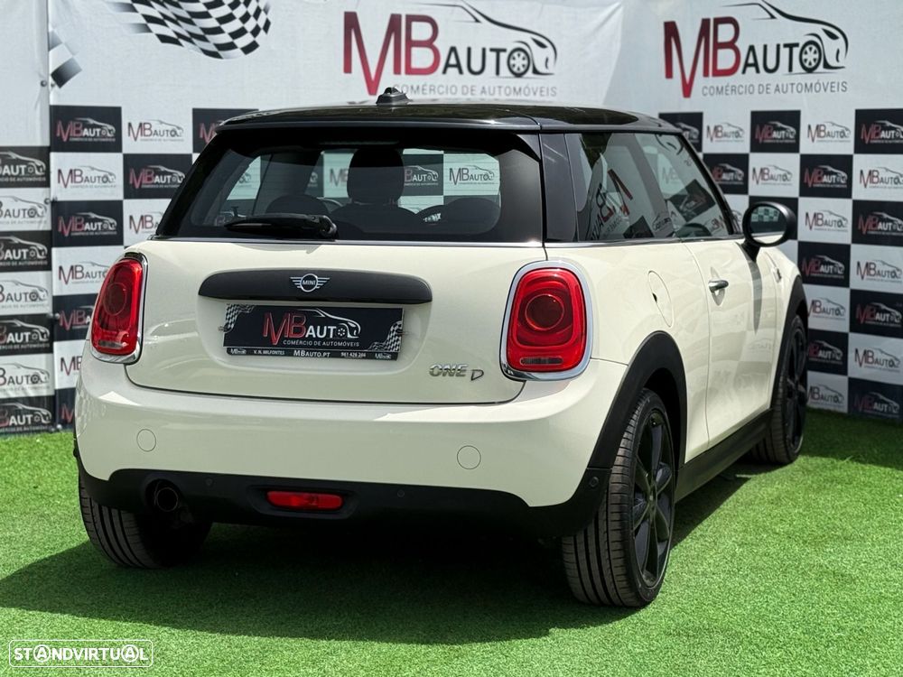 MINI 3 Portas One D - 8