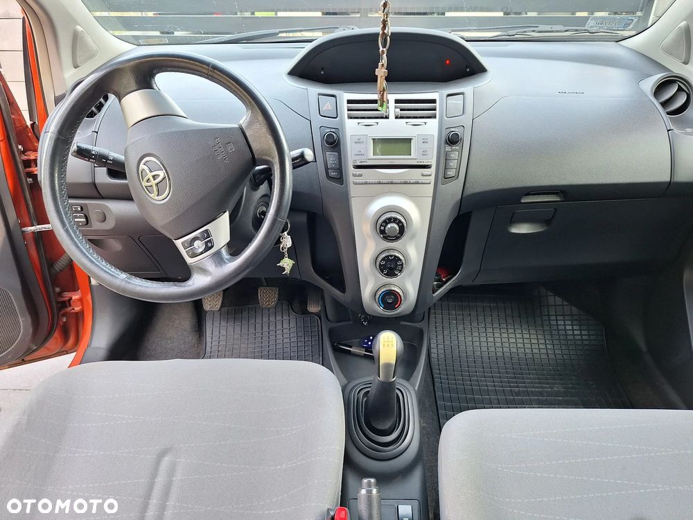 Toyota Yaris 1.3 Sol - 5