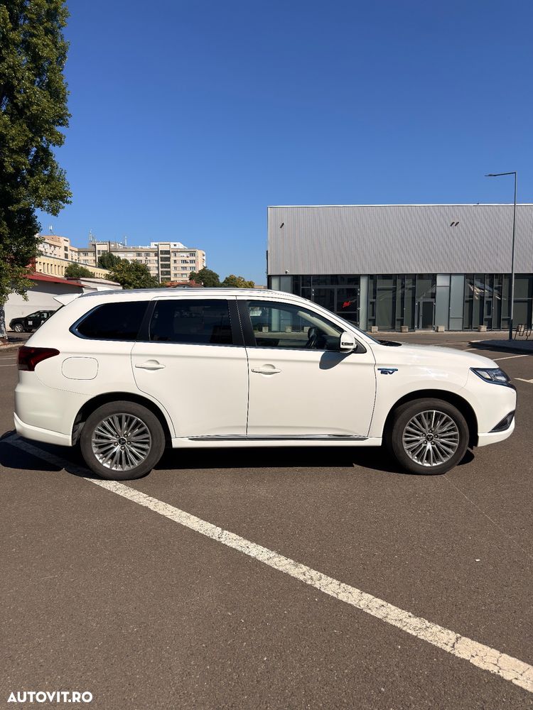 Mitsubishi Outlander 2.4 4WD - 5