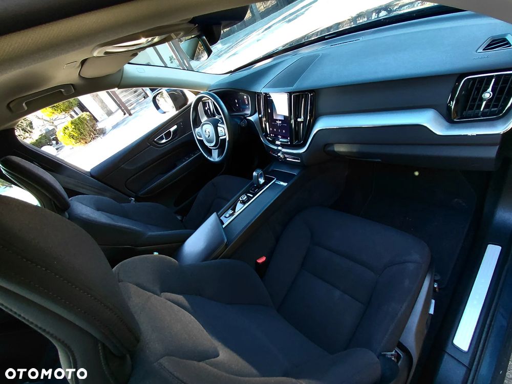 Volvo XC 60 B4 D AWD Geartronic Momentum - 24